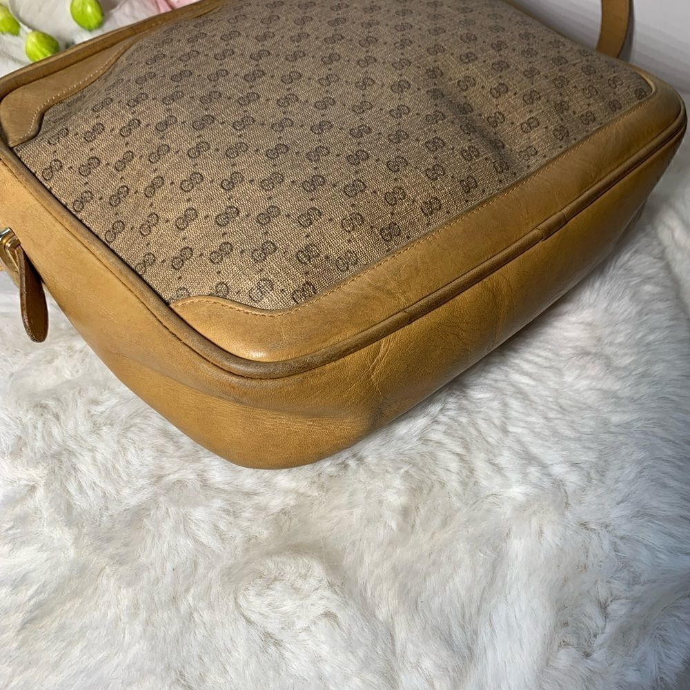 Authentic Vintage Gucci GG Logo Shoulder Bag - Picture 9 of 15